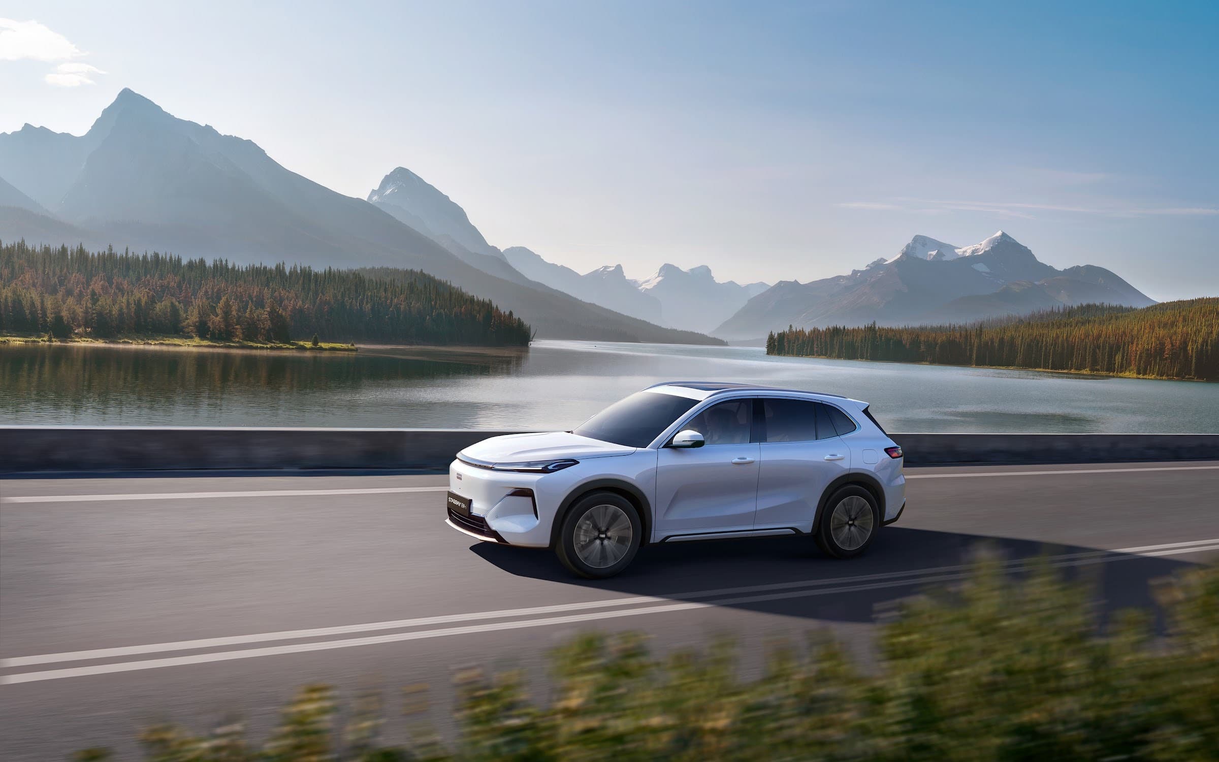Geely Starray EM-i an einem Bergsee